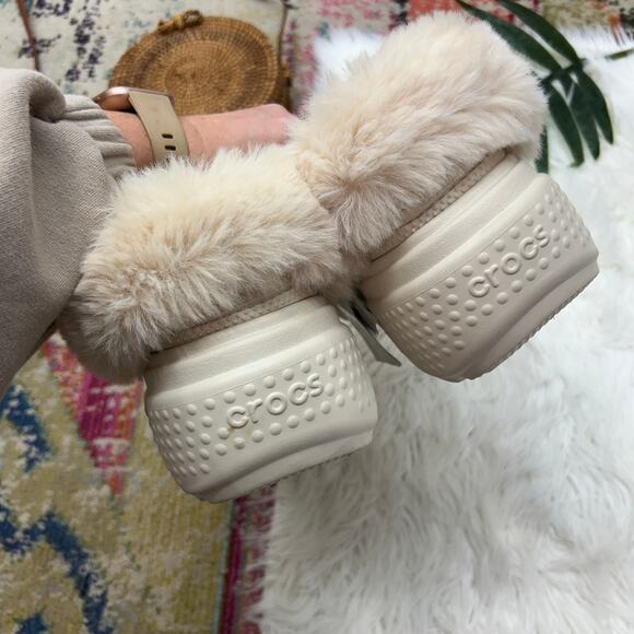NEW CROCS Cream Plush Stomp Lined Quilted Clogs in Stucco Mens 9 Womens 11 - Picture 5 of 9
